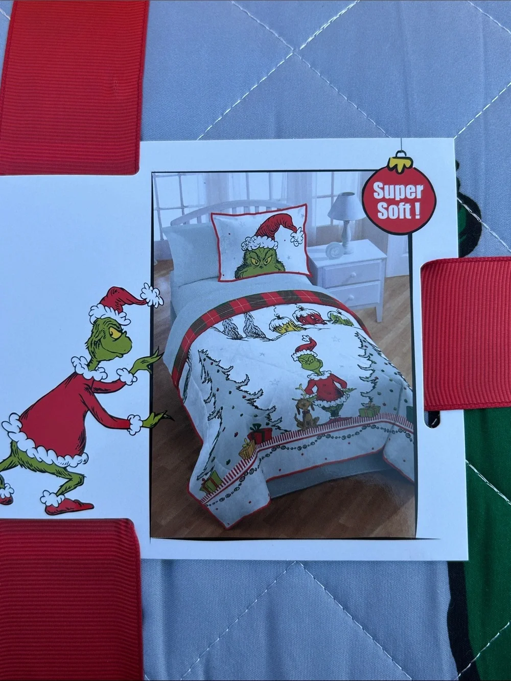 The Grinch Quilt & Sham Set